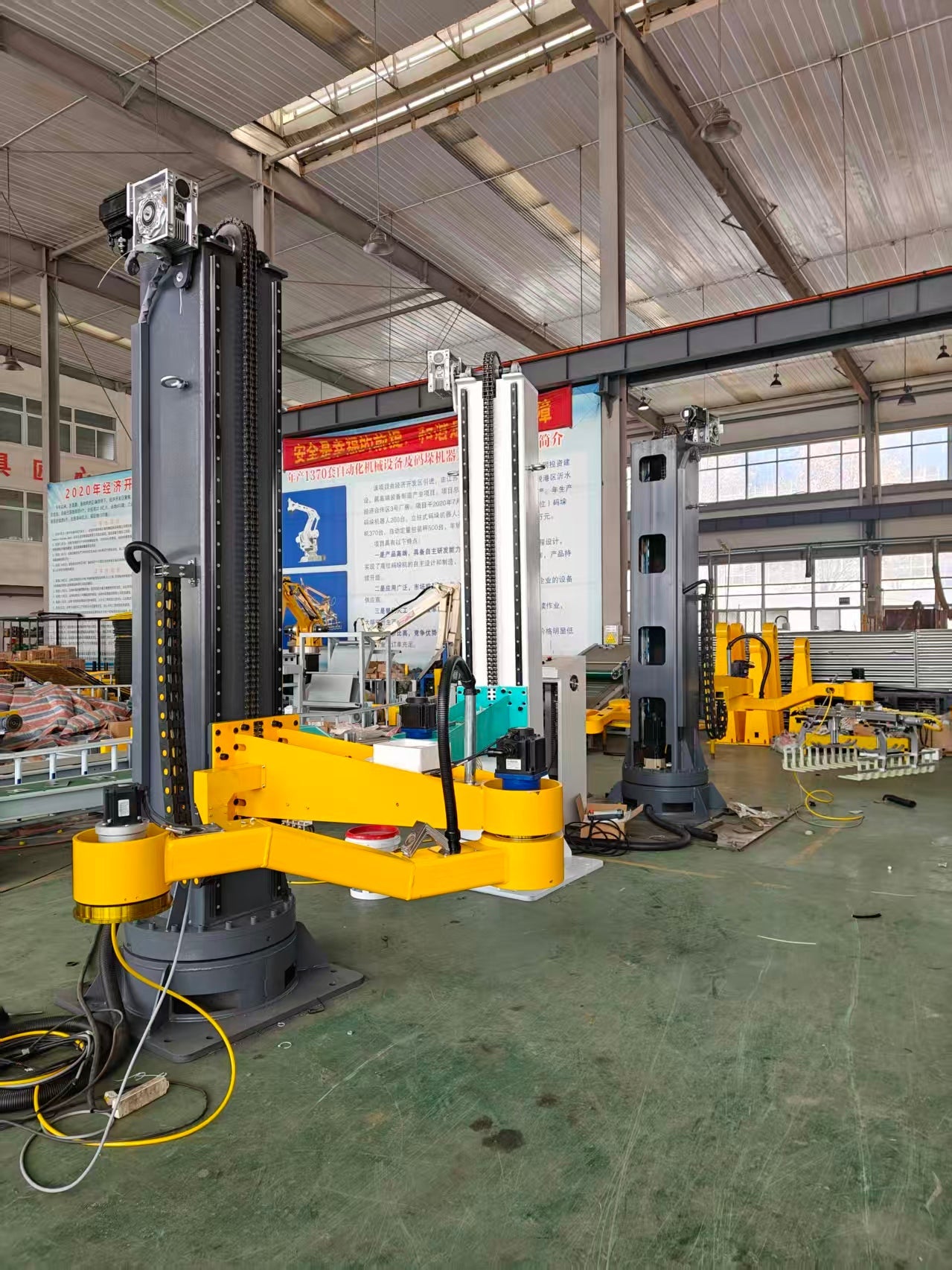 Column-mounted robot